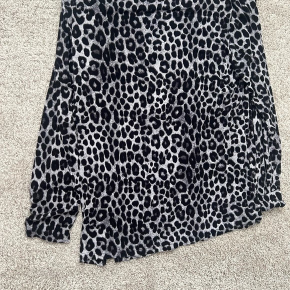 ⭐️ Firm Price ⭐️ Pre-owned EUC Mario Serrani medium full sleeve top - Picture 4 of 4